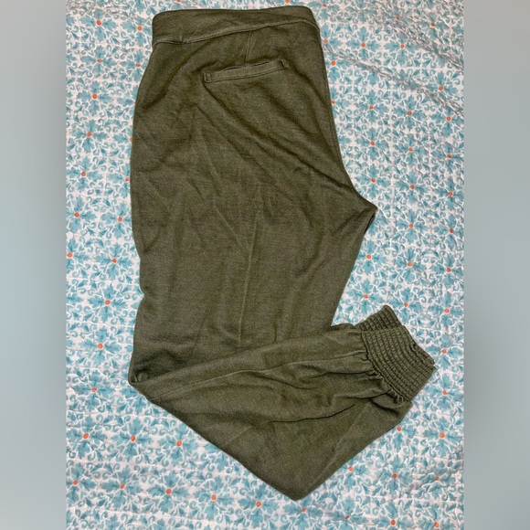 Green G by Giuliana Lounge Set - Picture 8 of 16